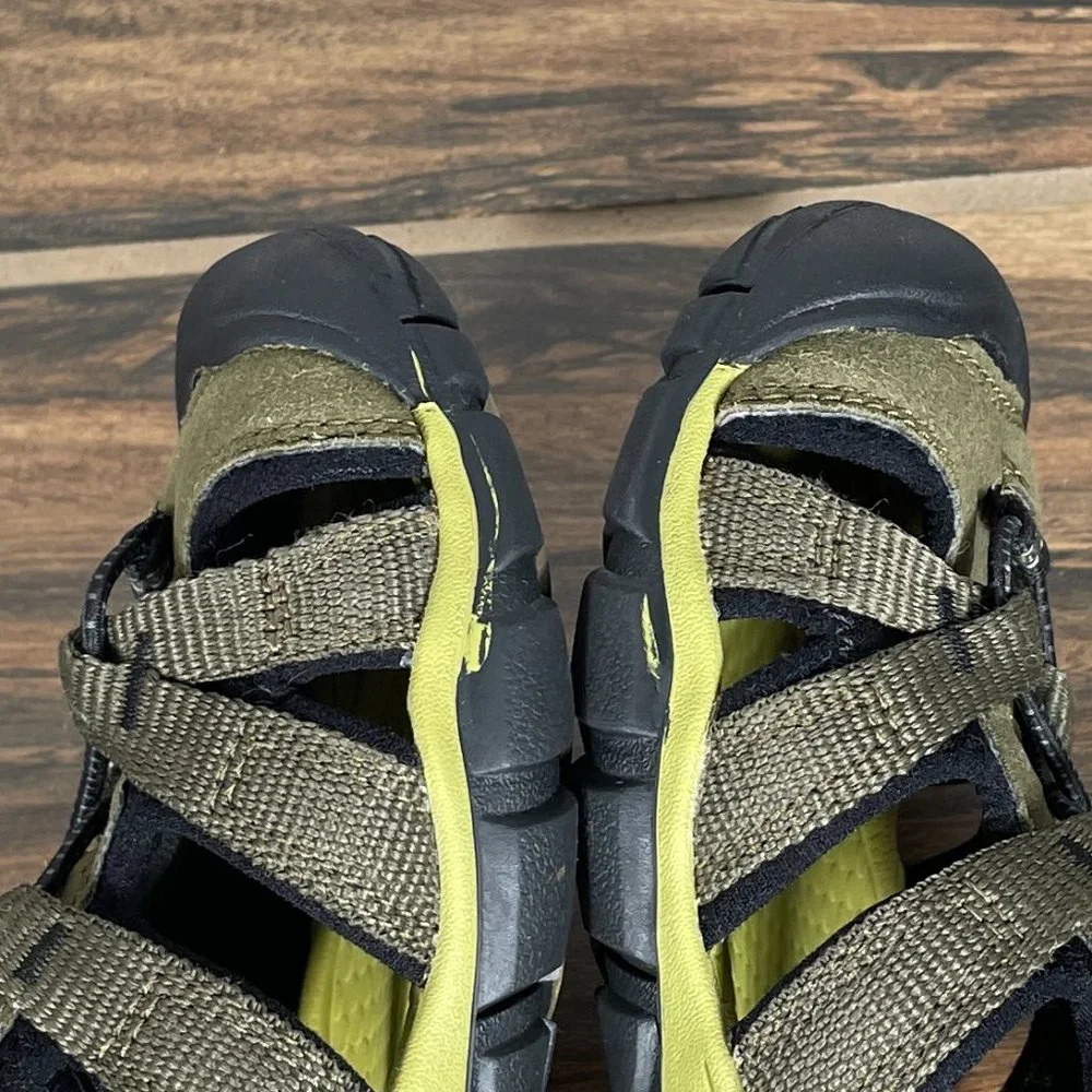 Keen Seacamp II CNX Girls Size 2 Shoes Olive Green Washable Hybrid Water Sandal